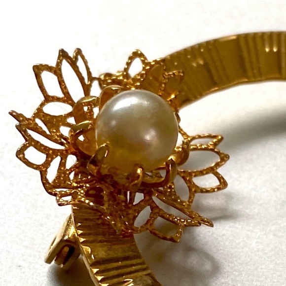 Vintage Gold Floral faux Pearl Brooch - Picture 4 of 5